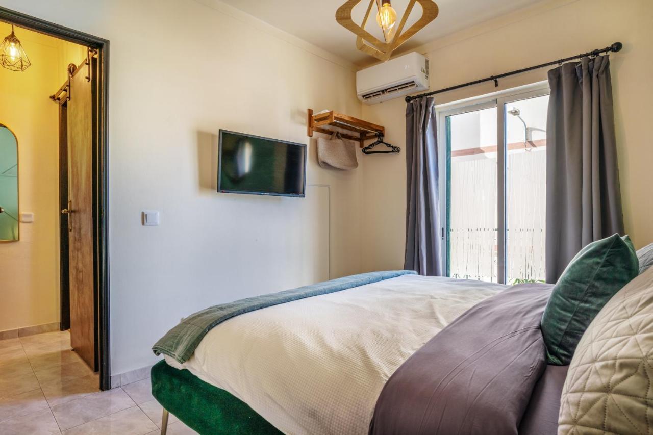 Arty Vintage Townhouse With Rooftop Shower & Sun Loungers Олян Екстер'єр фото