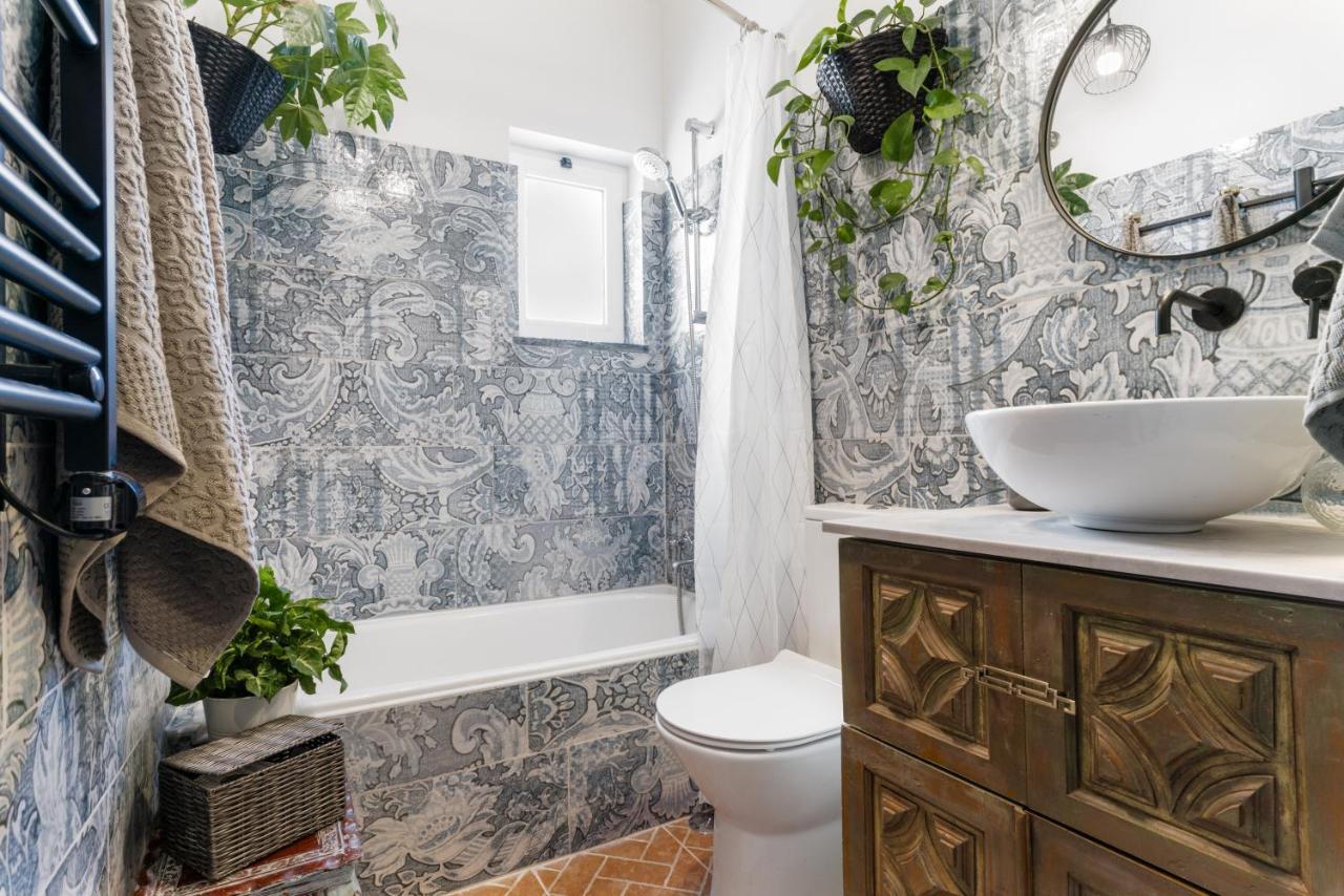 Arty Vintage Townhouse With Rooftop Shower & Sun Loungers Олян Екстер'єр фото